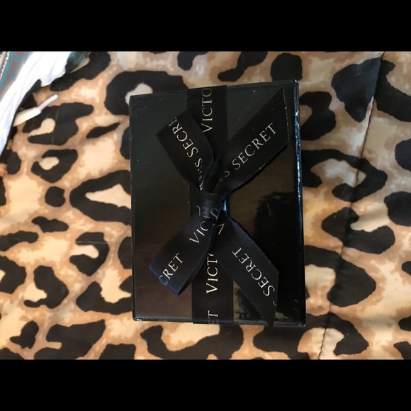 Victoria Secrets Gold Cuff - Picture 4 of 4